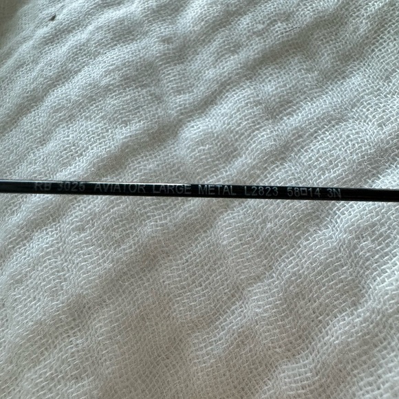 Ray-Ban Black Aviators - Picture 7 of 8